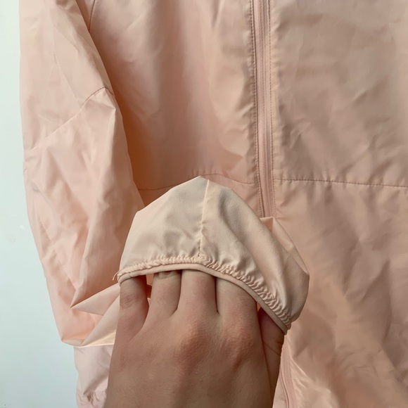 The North Face Windbreaker - Picture 5 of 11